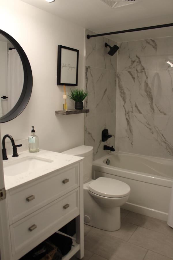 Downtown Waterfront Suites With Cn Tower Views Toronto Bagian luar foto
