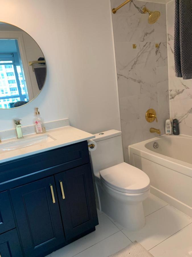 Downtown Waterfront Suites With Cn Tower Views Toronto Bagian luar foto