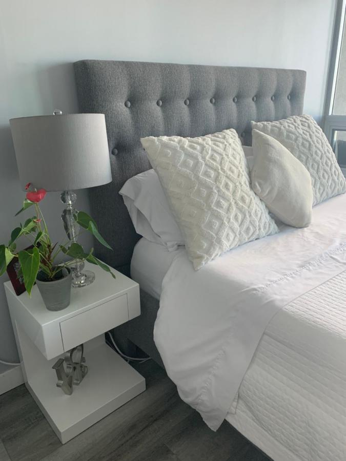 Downtown Waterfront Suites With Cn Tower Views Toronto Bagian luar foto